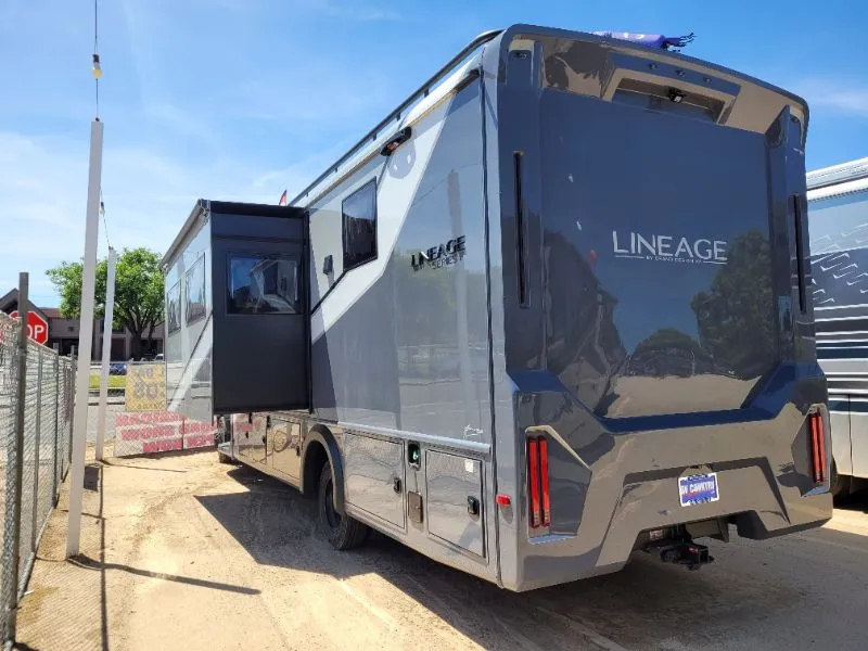 2026 Grand Design Lineage Series F 31ZW5 - Photo 3