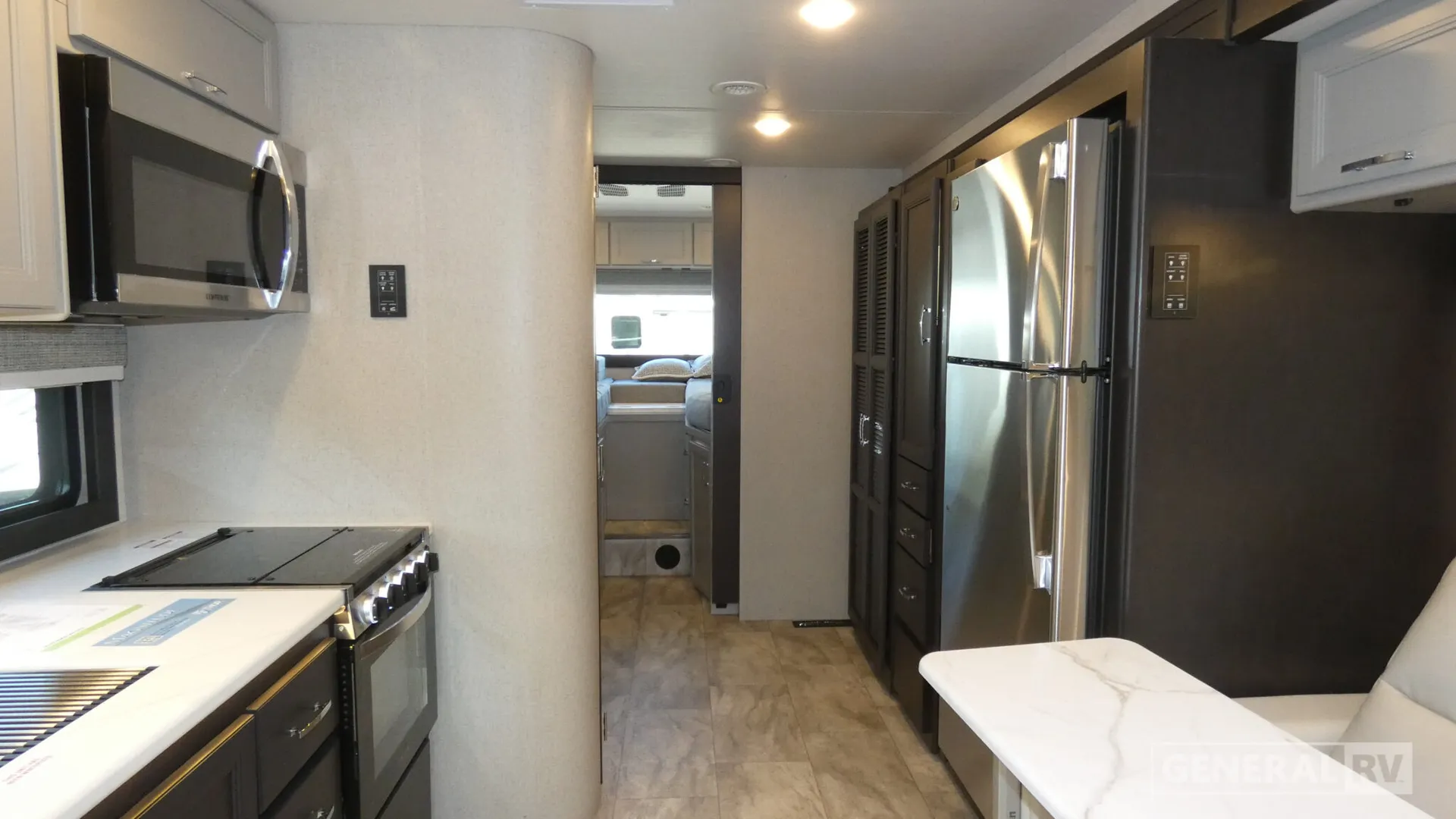 2026 Thor Motor Coach Magnitude Z30 - Photo 3