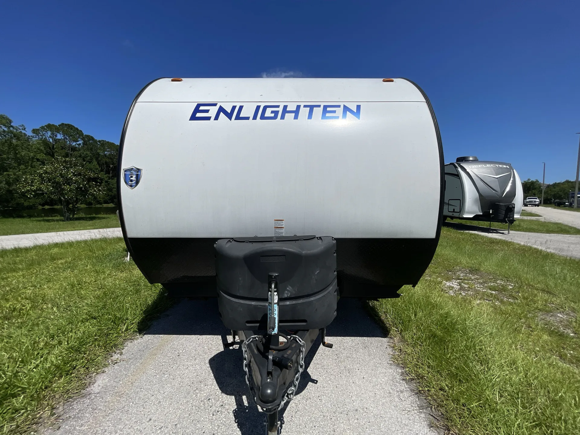 2022 Gulf Stream Enlighten 25BH — front