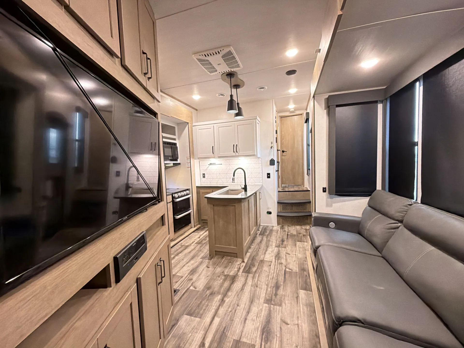 2022 Keystone Carbon 398 — living area main