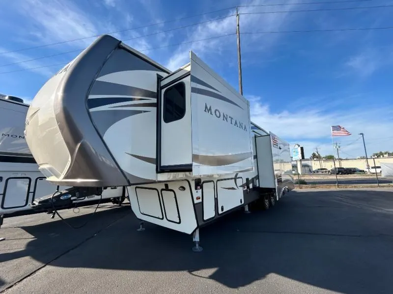 2017 Keystone RV Montana 3610RL - Photo 4