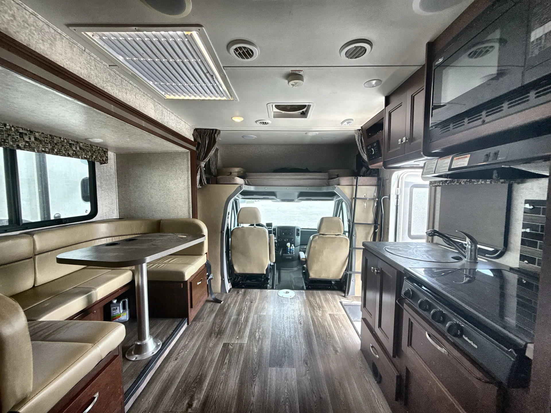2017 Forest River Sunseeker Mbs 2400W — living area main