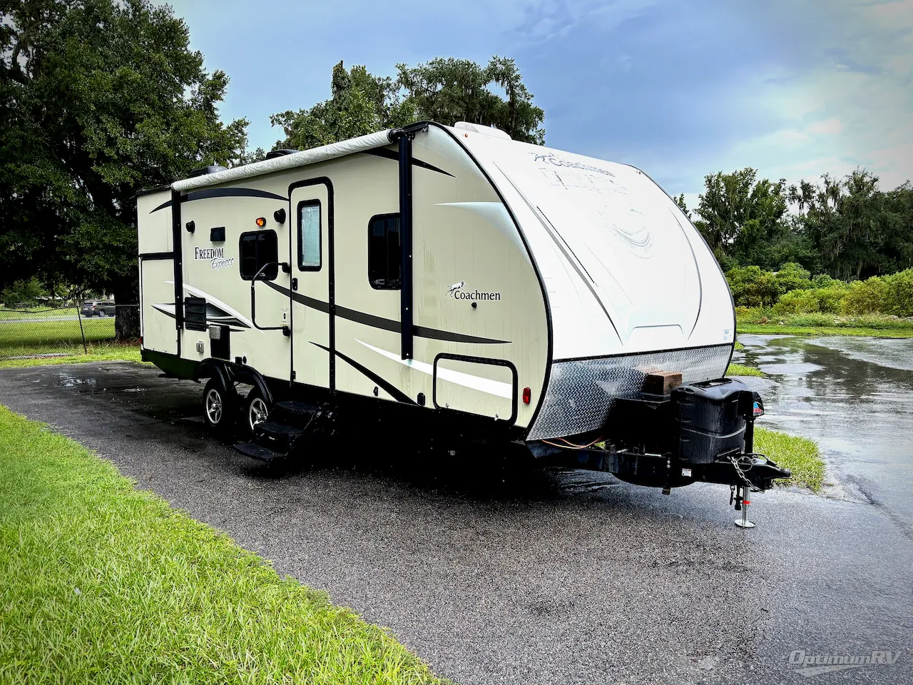 2017 Coachmen Freedom Express LTZ 231RBDS - Photo 2