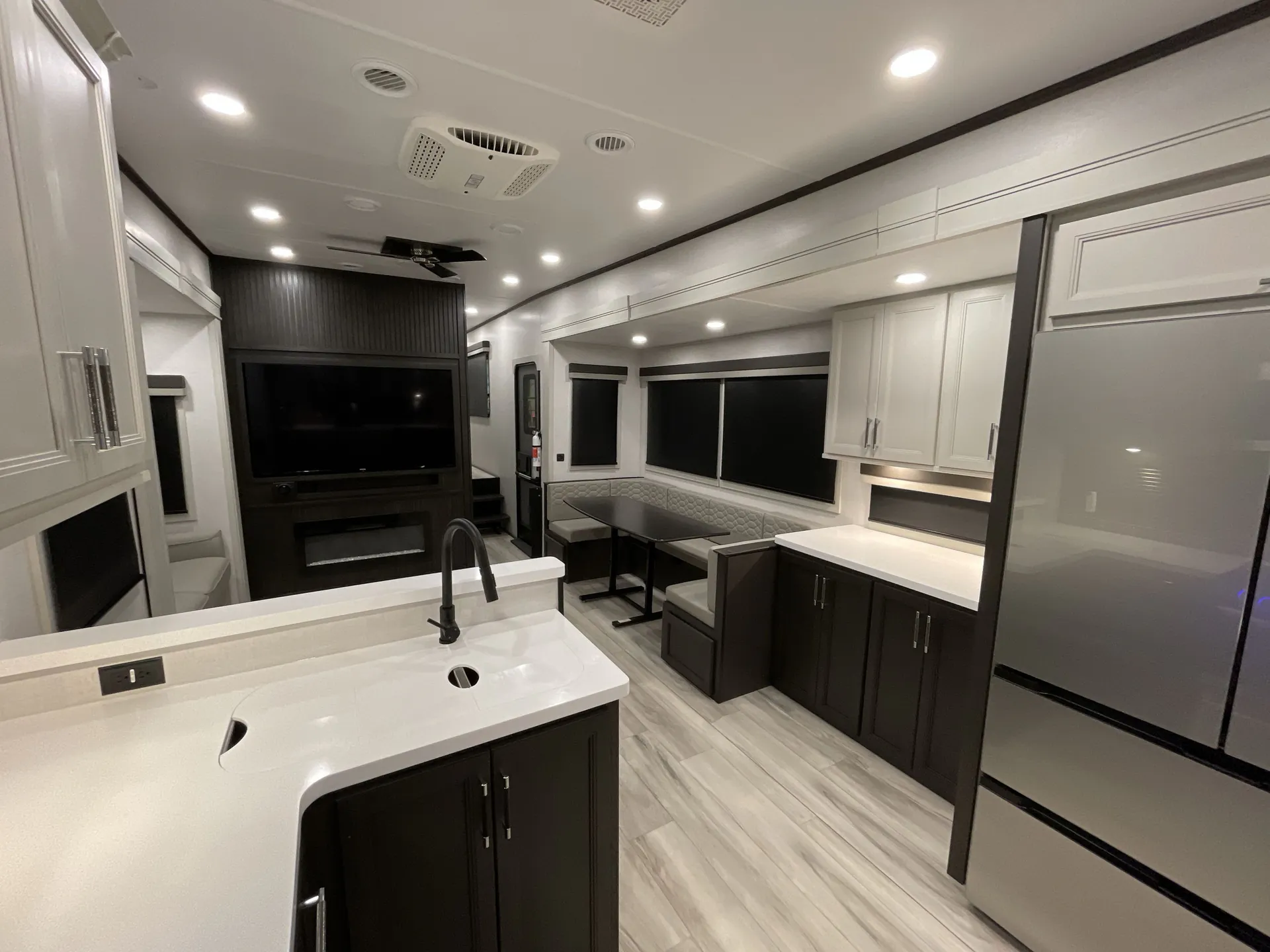 2025 Keystone Avalanche 379MB — living area main