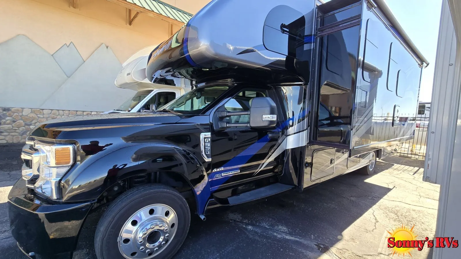 2022 Thor Motor Coach Omni XG32 - Photo 2