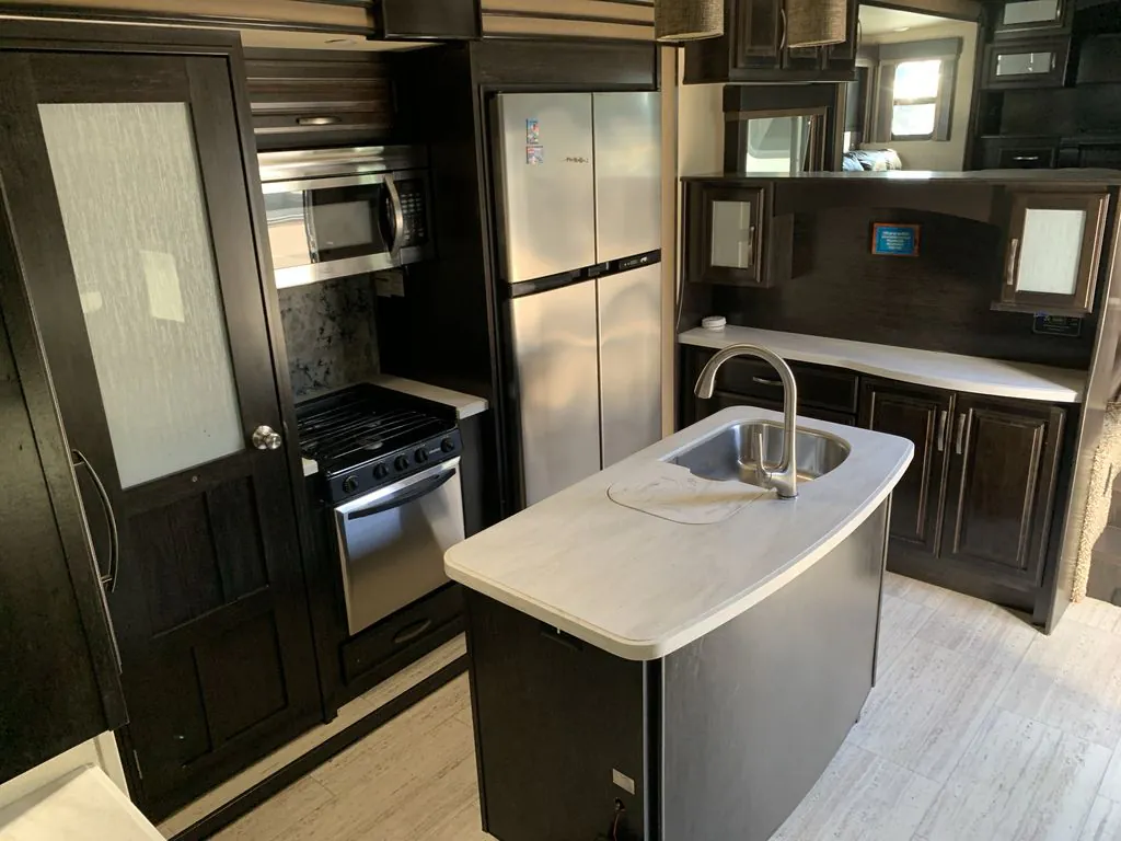 2018 Grand Design Momentum 376TH, Photos photo 5