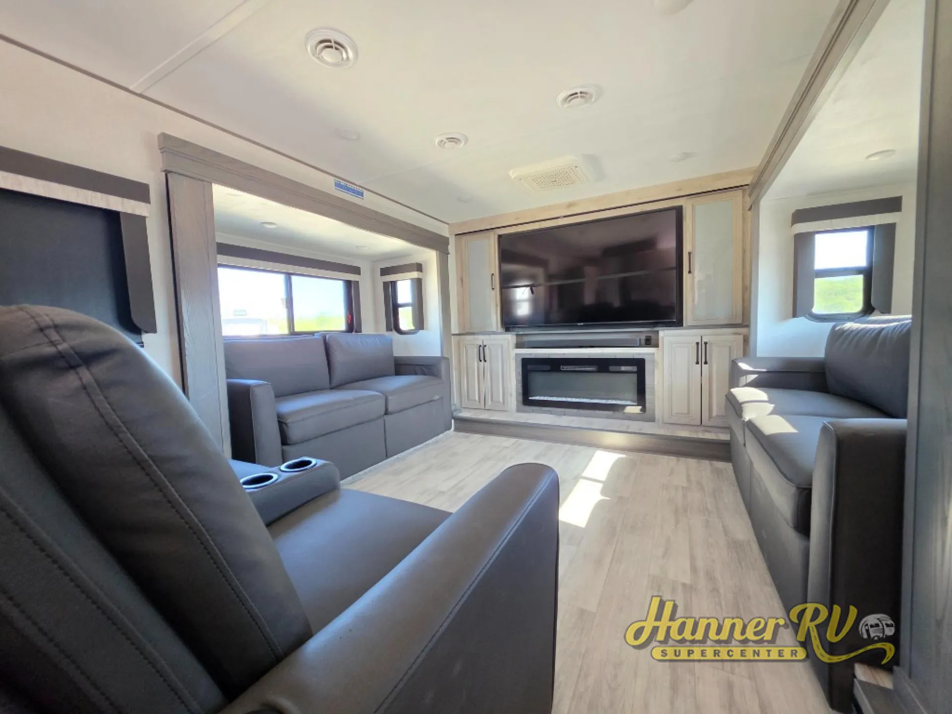 2025 Keystone Alpine Avalanche Edition 346FL - Photo 4
