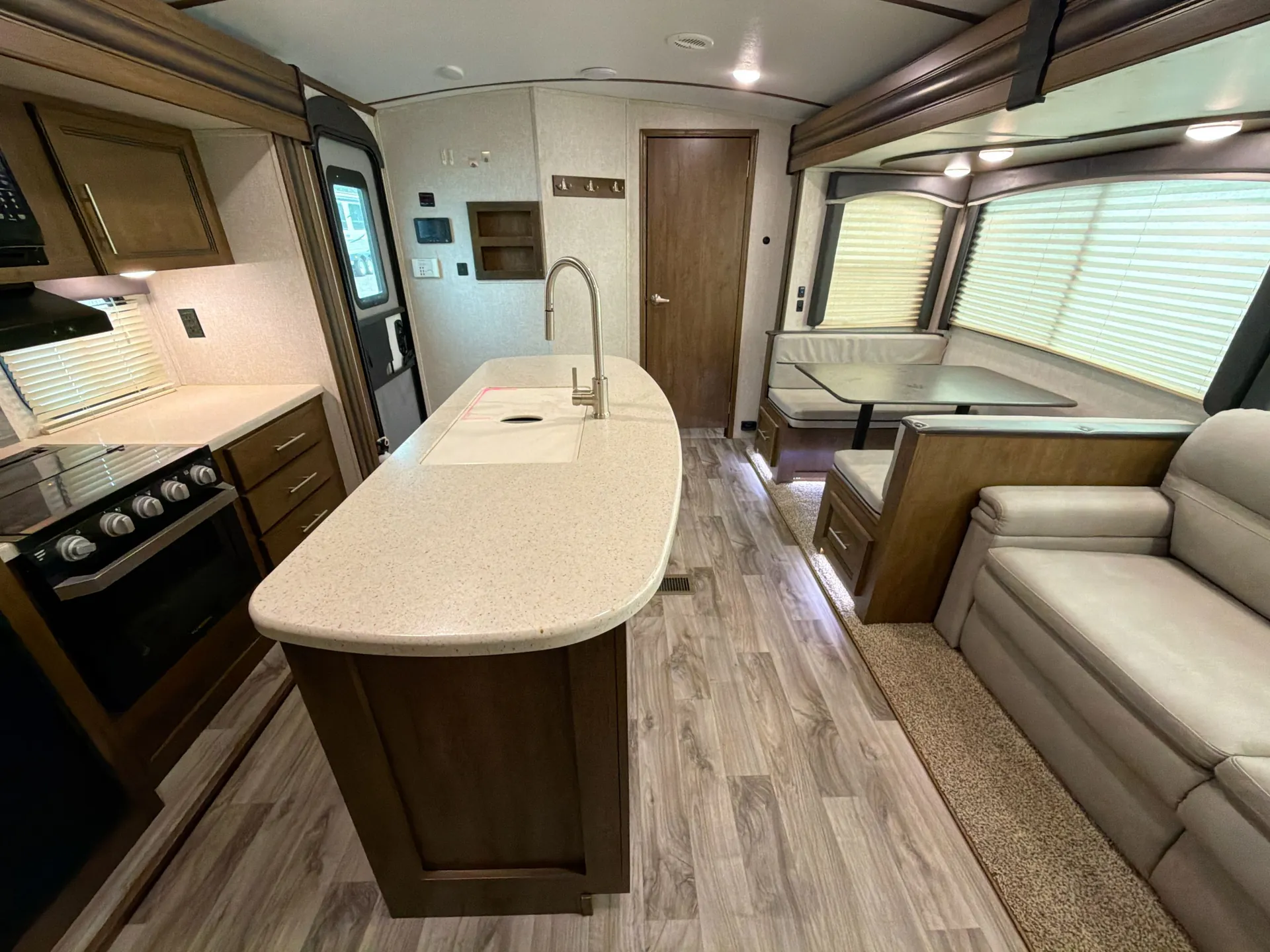 2020 Keystone Cougar Half-Ton 31BHKWE — living area main