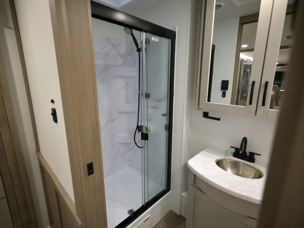 2027 Entegra Coach Vision XL 36C, Photos photo 41