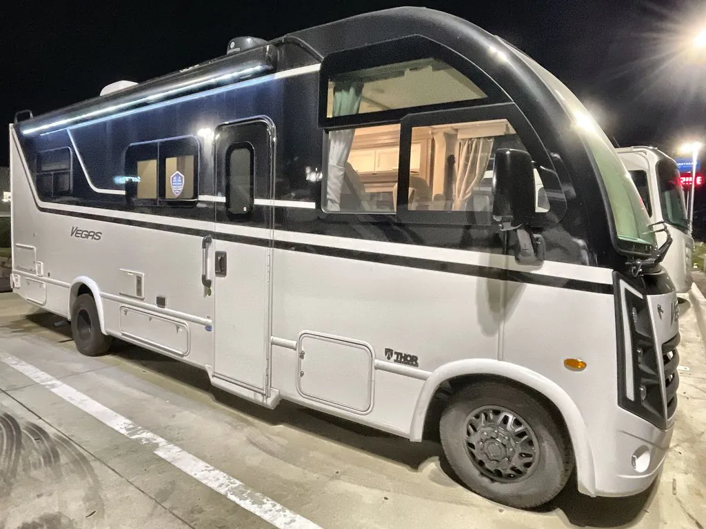 2026 Thor Motor Coach Vegas 26.1 - Photo 2