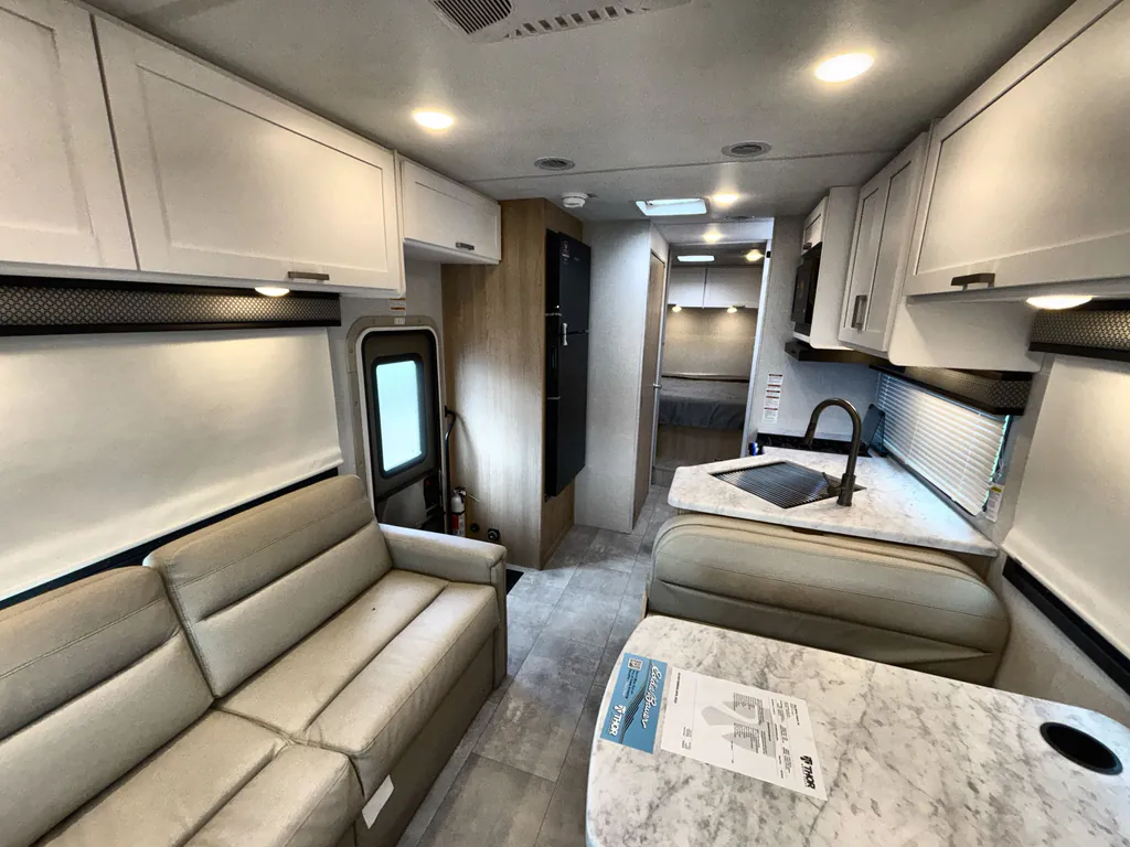 2026 Thor Motor Coach Freedom Elite 28HZ, Photos photo 3