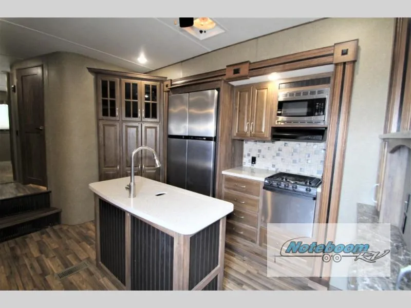 2017 Keystone RV Avalanche 380FL - Photo 2