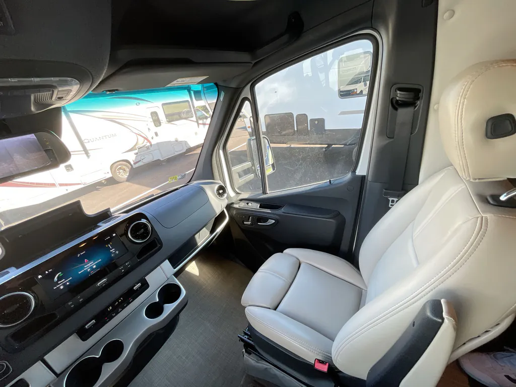 2023 Thor Motor Coach Tiburon 24FB, Photos photo 24