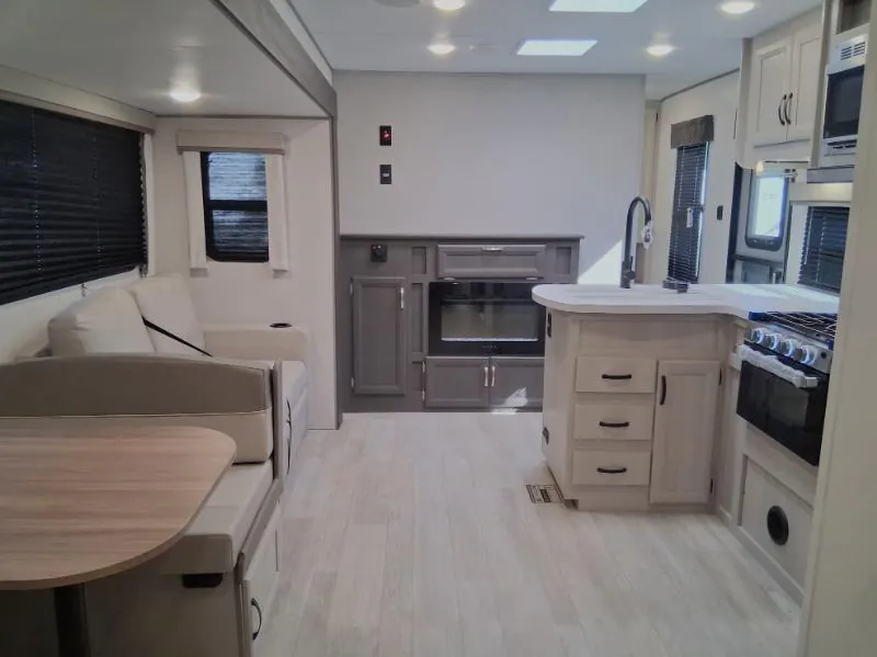 2027 Coachmen Catalina Legacy Edition 333DBDSCK, Photos photo 6