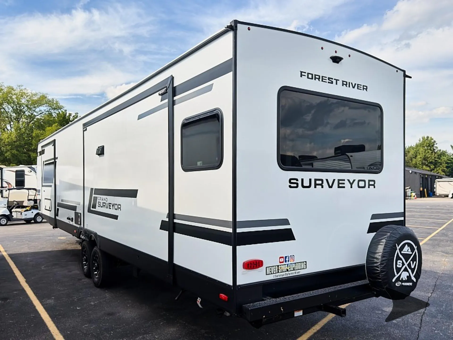 2027 Forest River Grand Surveyor 305RLBS — Photo 7