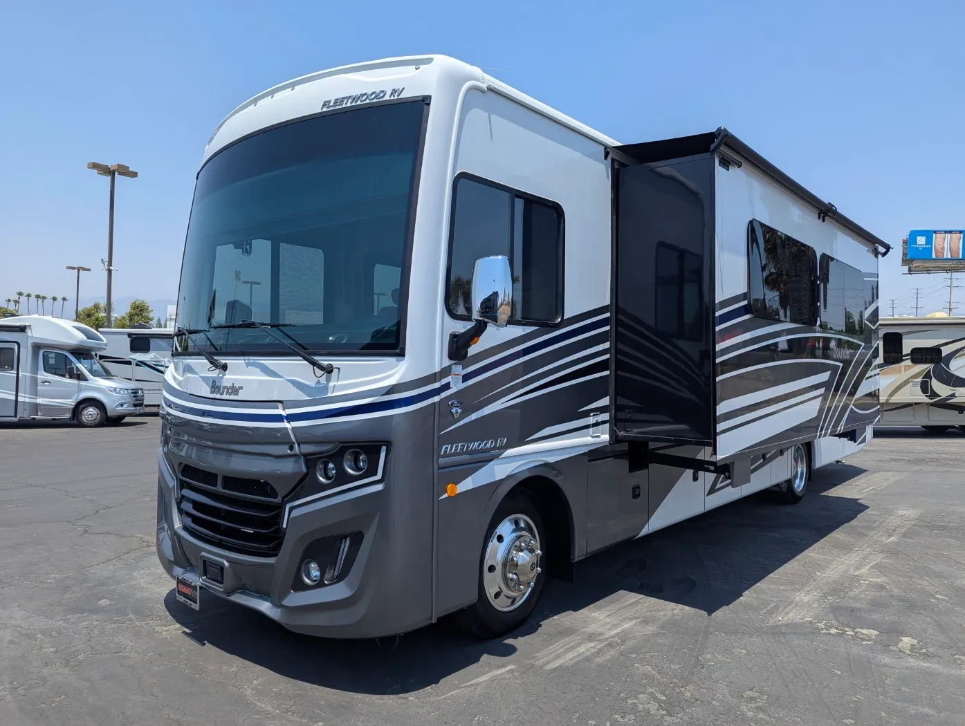 2026 Fleetwood Bounder 35K - Photo 4