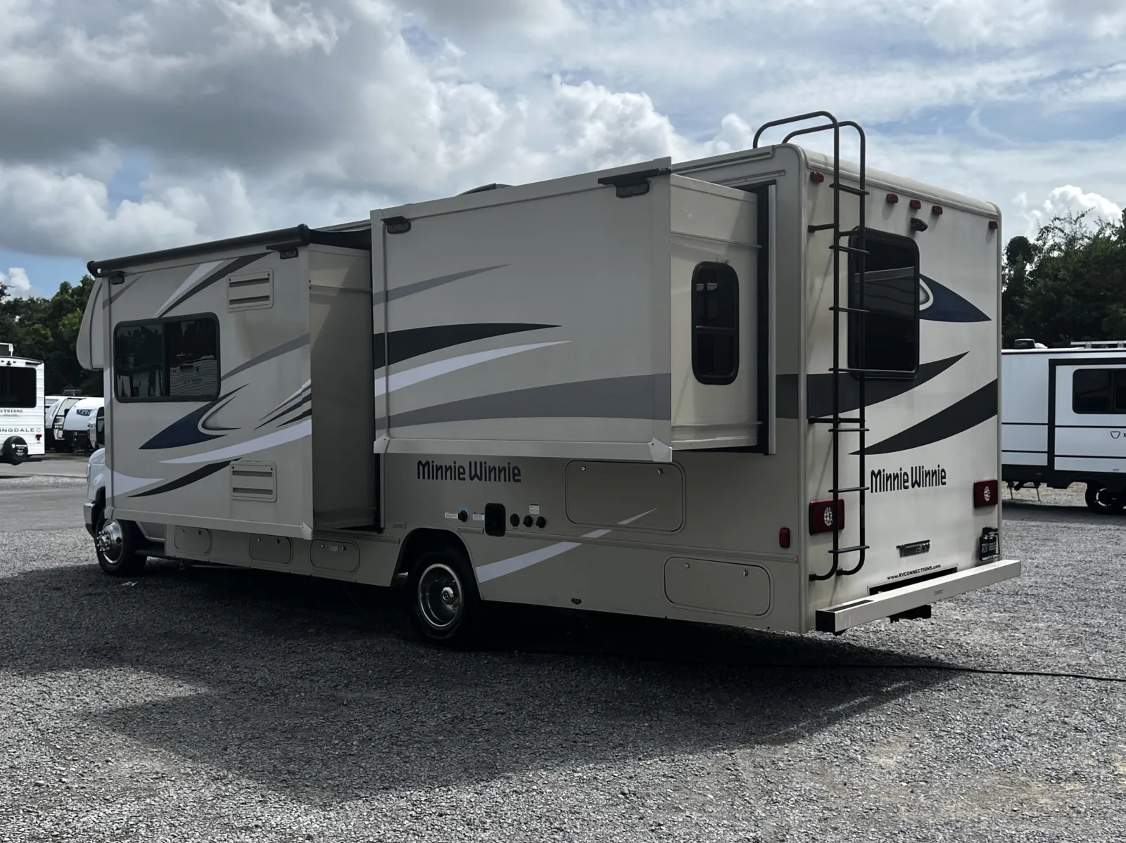 2023 Winnebago Minnie Winnie 26T - Photo 4