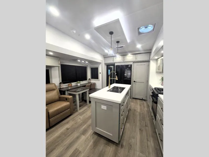 2026 Brinkley Model Z 3420, Photos photo 8