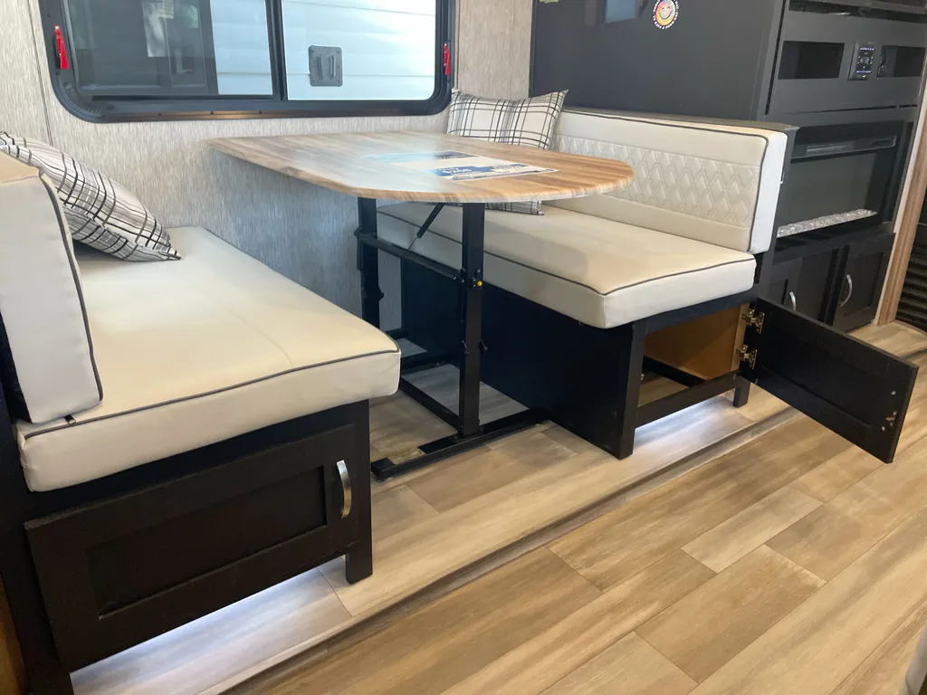 2023 Coachmen Freedom Express Ultra Lite 274RKS, Photos photo 36
