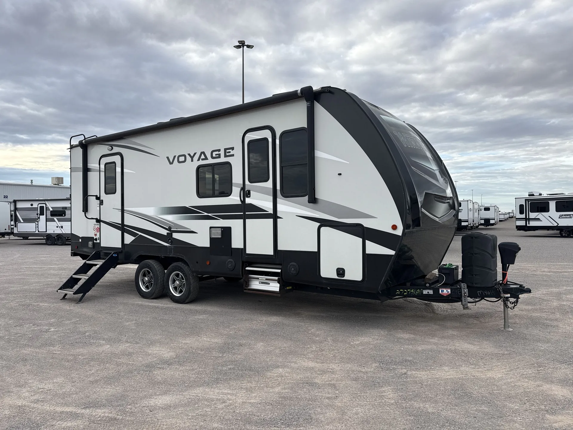2021 Winnebago Voyage 2427RB - Photo 2