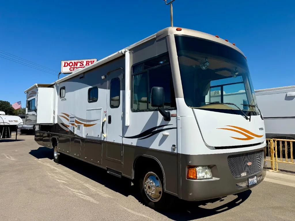 2011 Winnebago Vista 35F - Photo 2