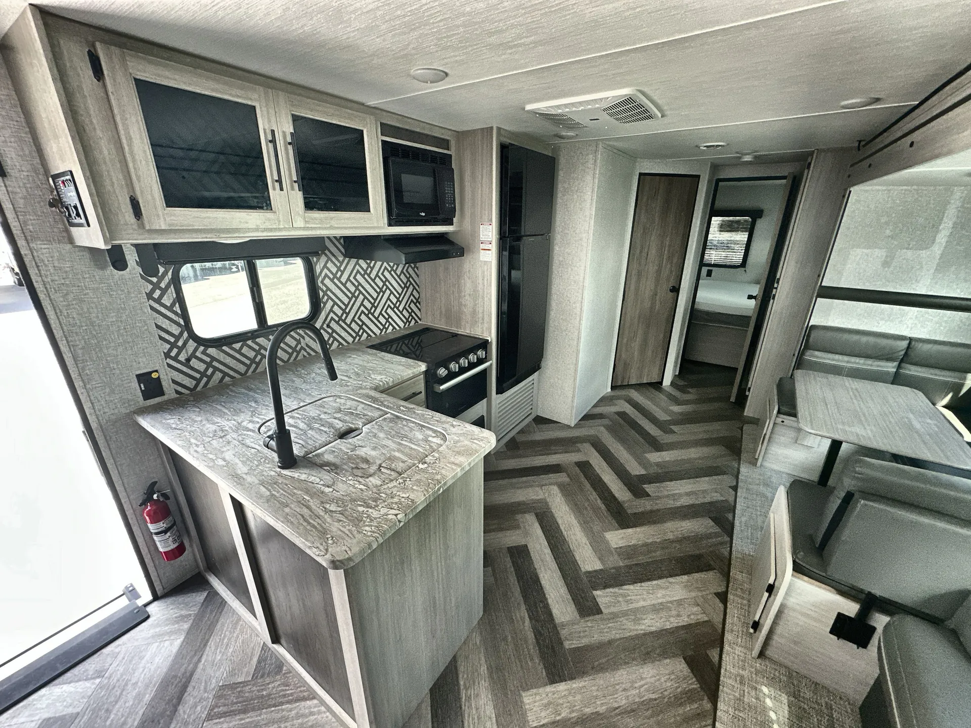 2024 CrossRoads Zinger ZR320FB - Photo 4