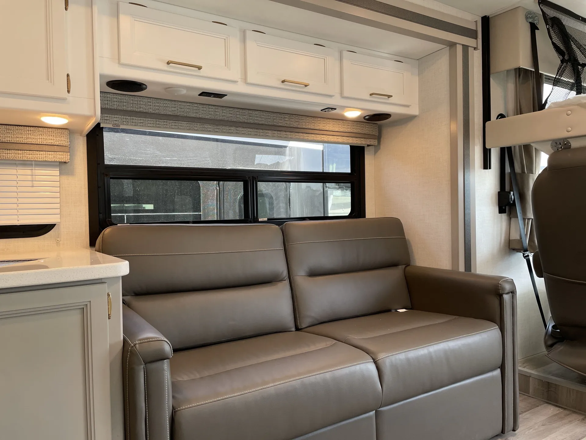 2026 Thor Motor Coach Hurricane 29L - Photo 3