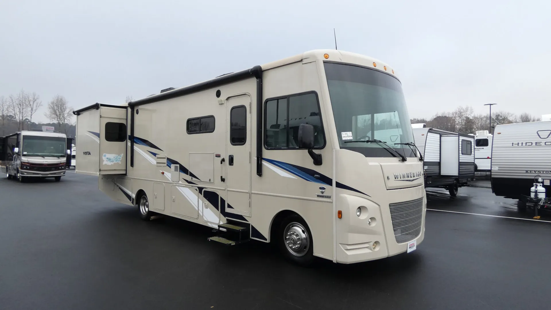 2022 Winnebago Vista 32M - Photo 2