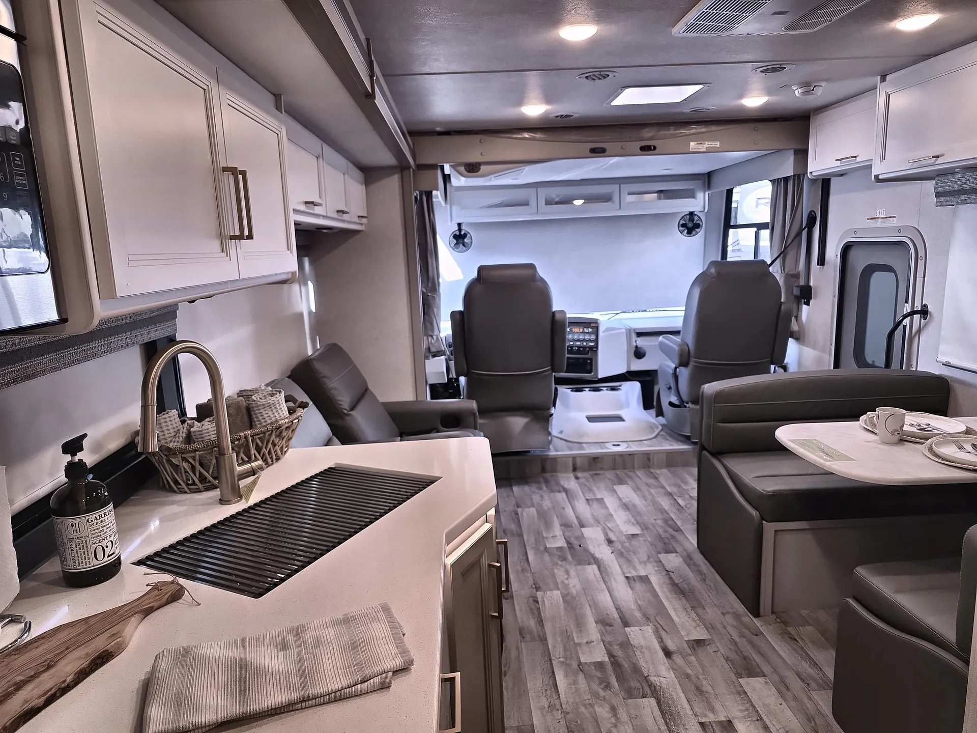 2026 Thor Motor Coach Hurricane 29L — living area main