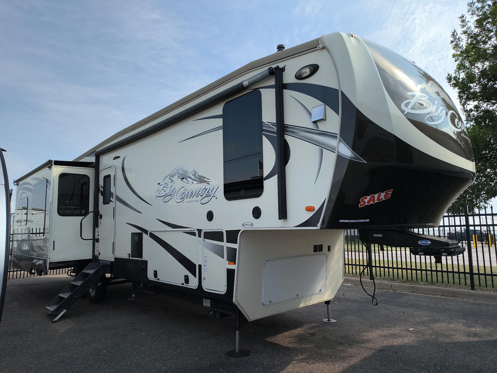 2016 Heartland Big Country 3450TS - Photo 2