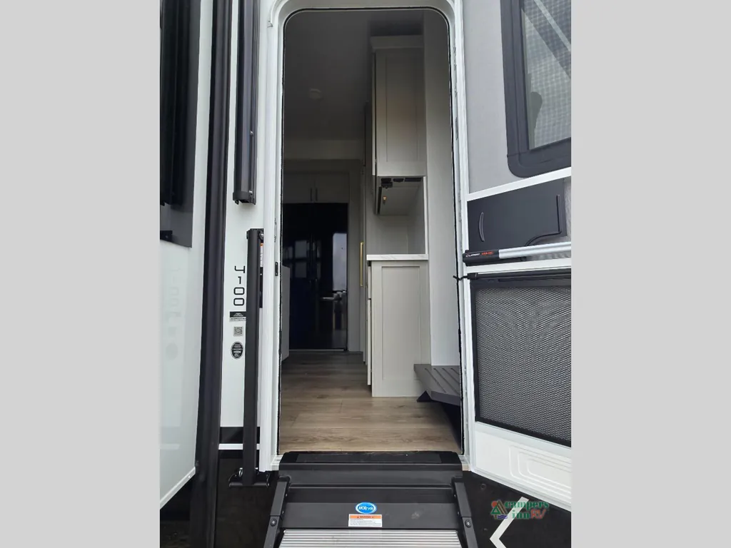 2026 Brinkley Model G 4100, Photos photo 15