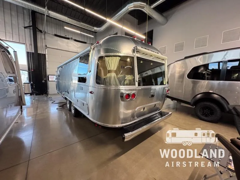 2026 Airstream Classic 28RB - Photo 4