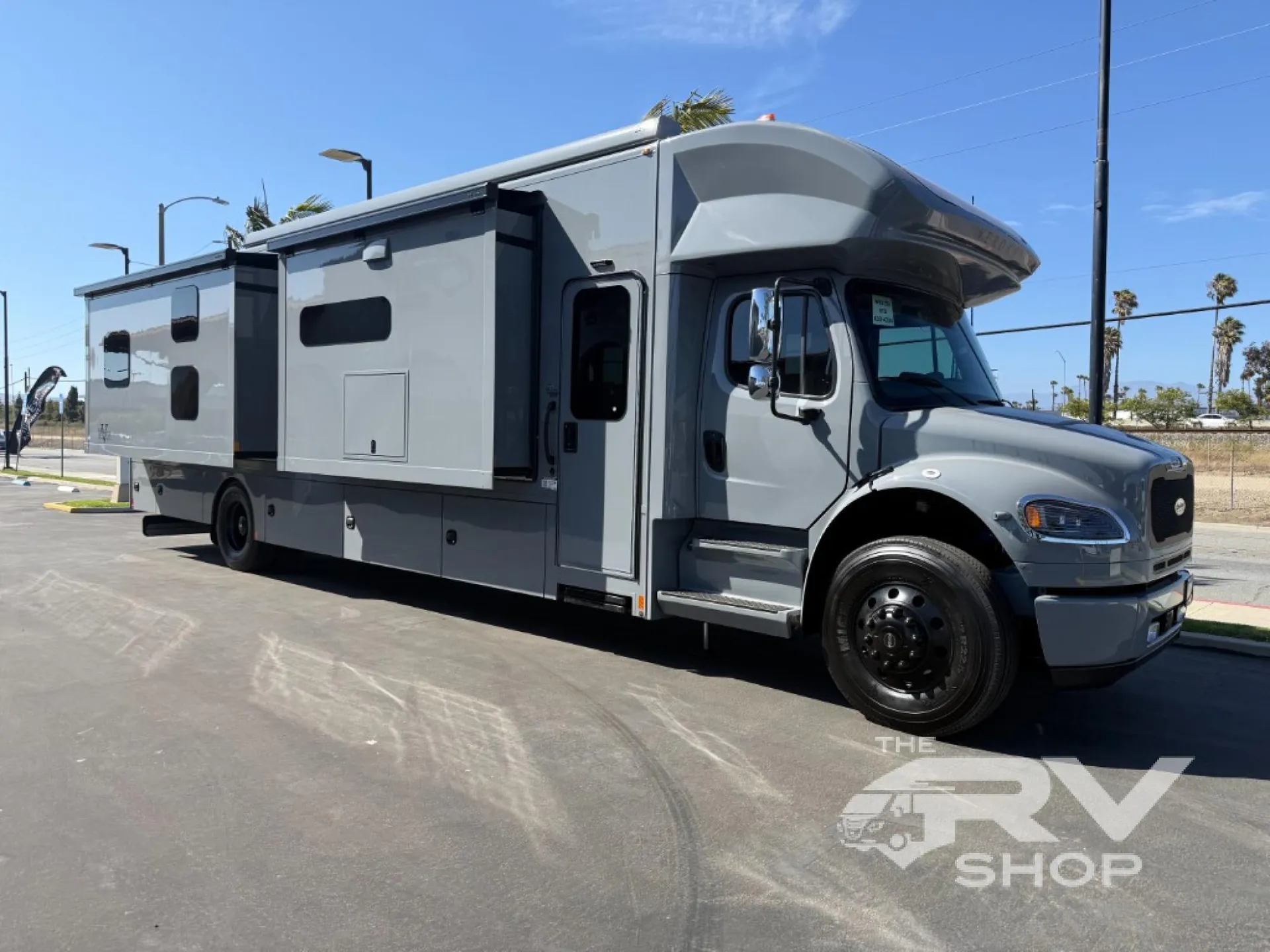 2027 Renegade RV Verona 40VTB - Photo 2