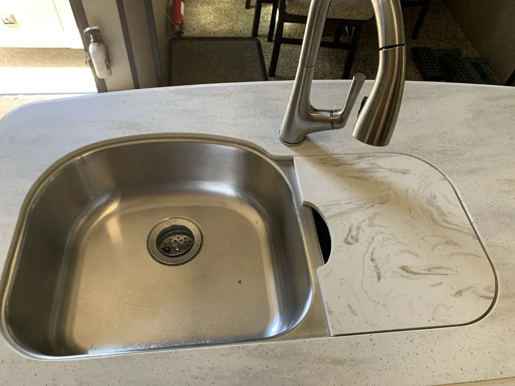 2018 Grand Design Momentum 376TH, Photos photo 10
