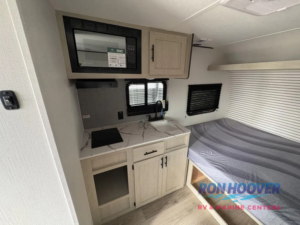 2026 Shasta Compact 17DB, Photos photo 8