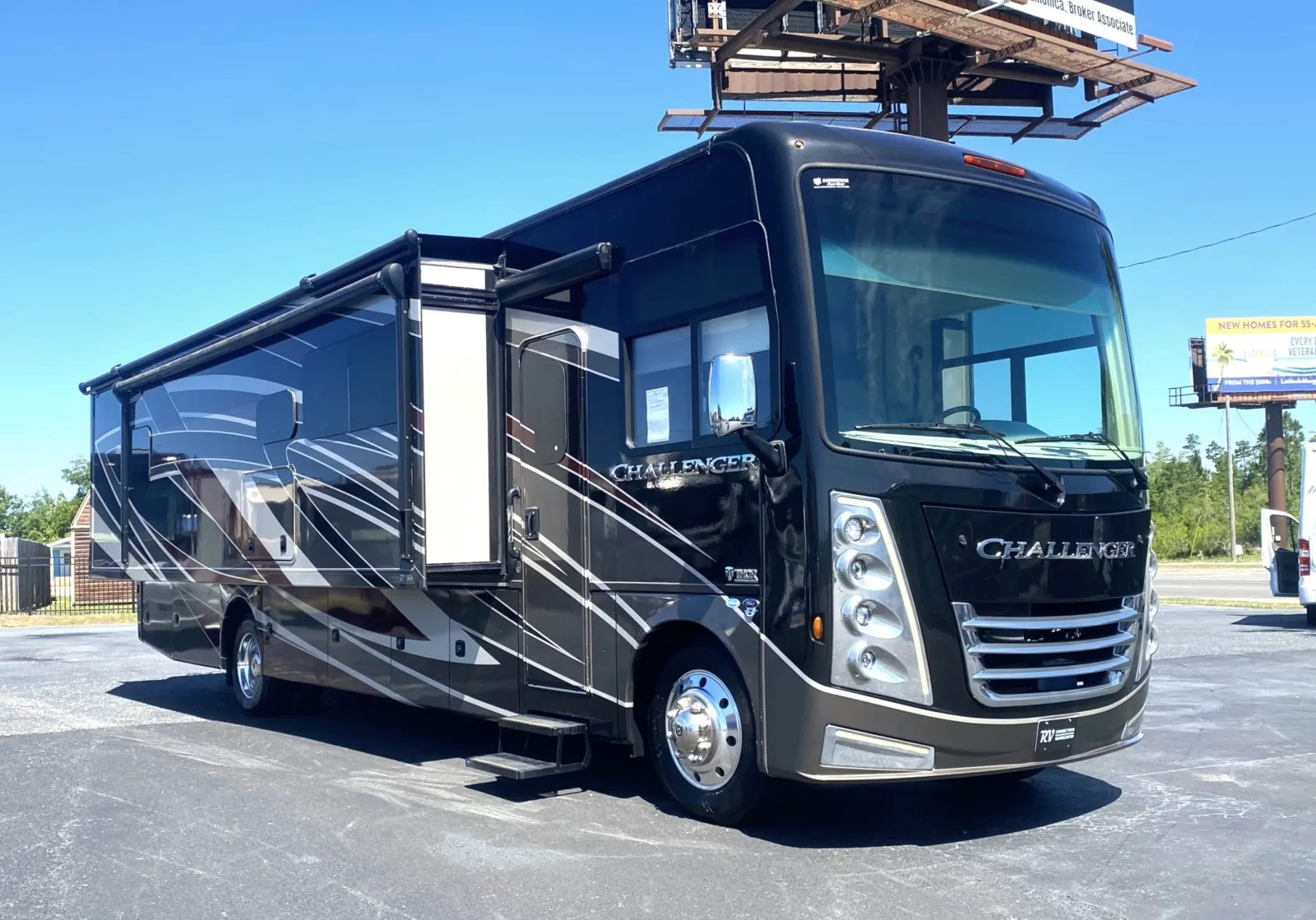 2023 Thor Motor Coach Challenger 35MQ - Photo 2