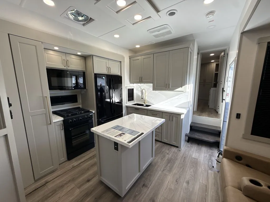 2026 Brinkley Model G 4000, Photos photo 15