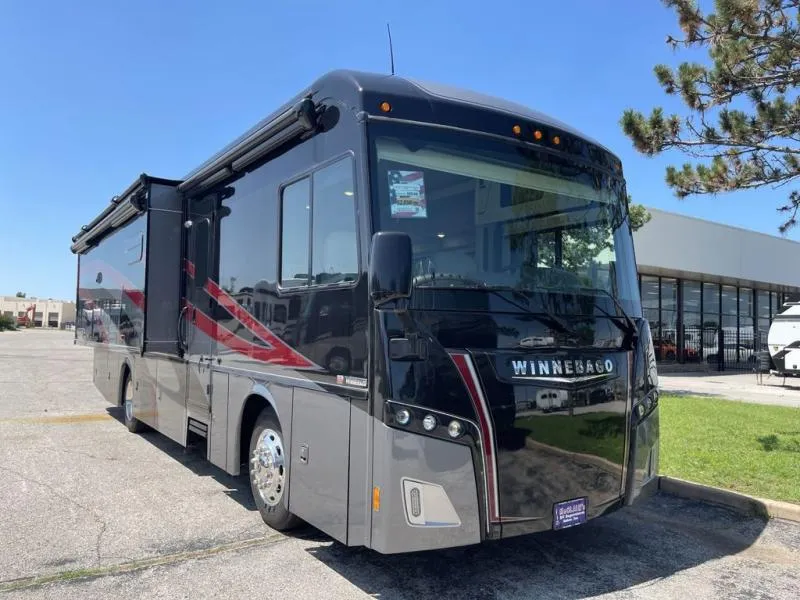 2025 Winnebago Forza 34T - Photo 2