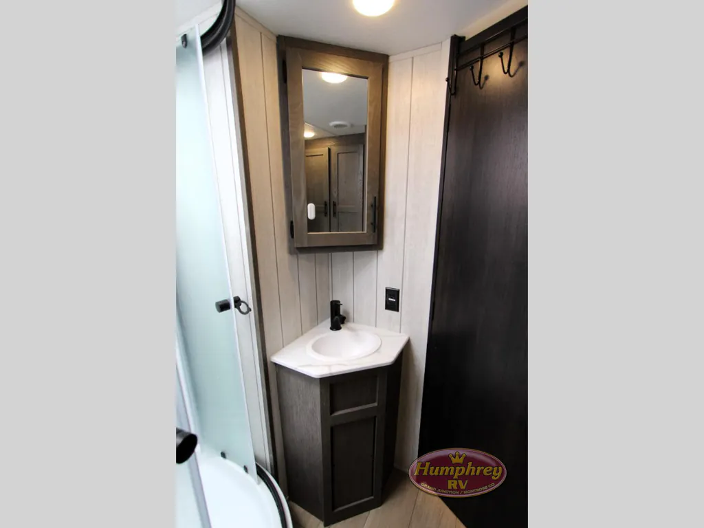 2026 Forest River Cherokee Alpha Wolf 33BH, Photos photo 31