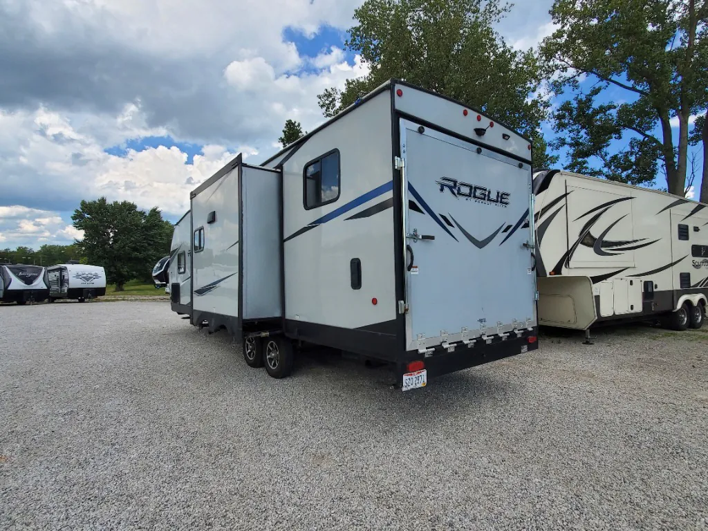 2021 Forest River Vengeance Rogue 26V — Photo 5