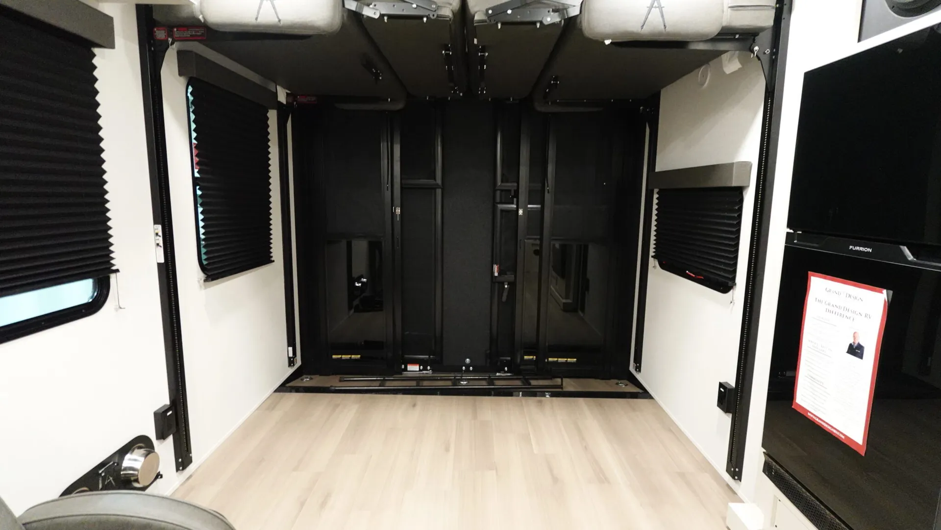 2026 Grand Design Momentum G-Class 25G - Photo 3