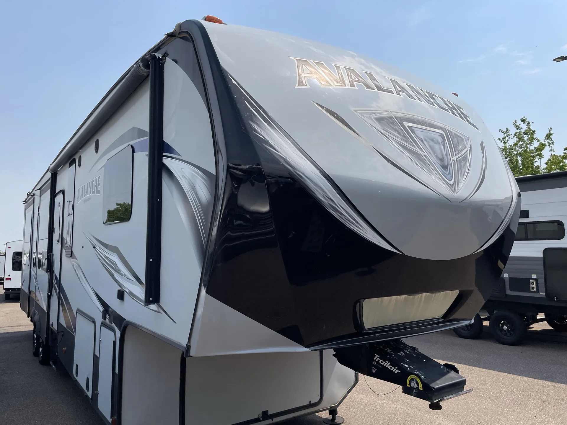2017 Keystone Avalanche 370RD - Photo 2