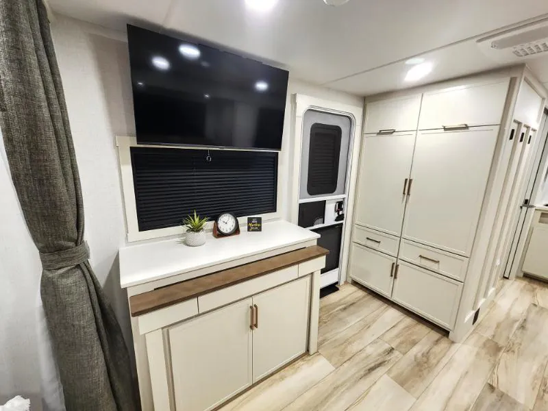 2026 Brinkley Model Ix 23X, Photos photo 4