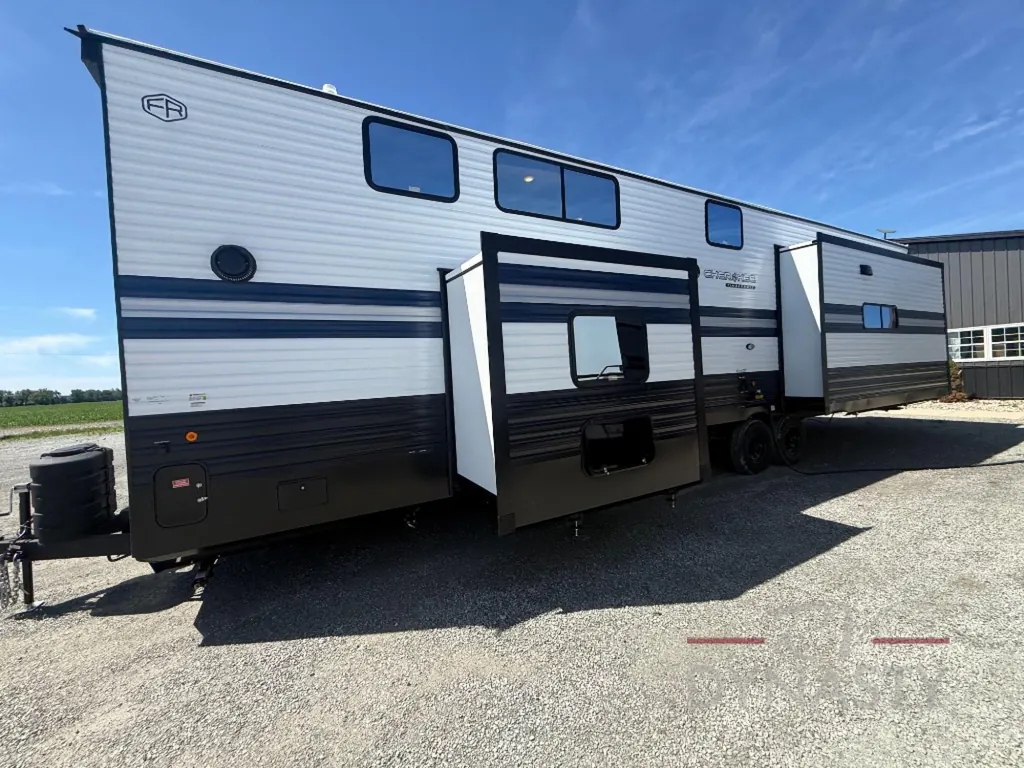 2027 Forest River Cherokee Timberwolf 39JM, Photos photo 9