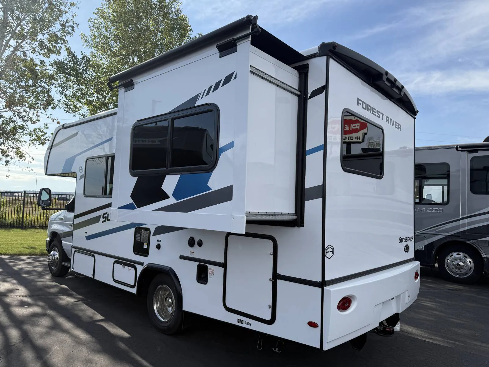 2026 Forest River Sunseeker 2250S LE - Photo 3