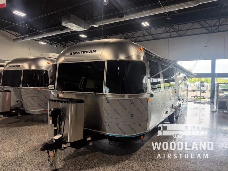 2026 Airstream Classic 30RB - Photo 3