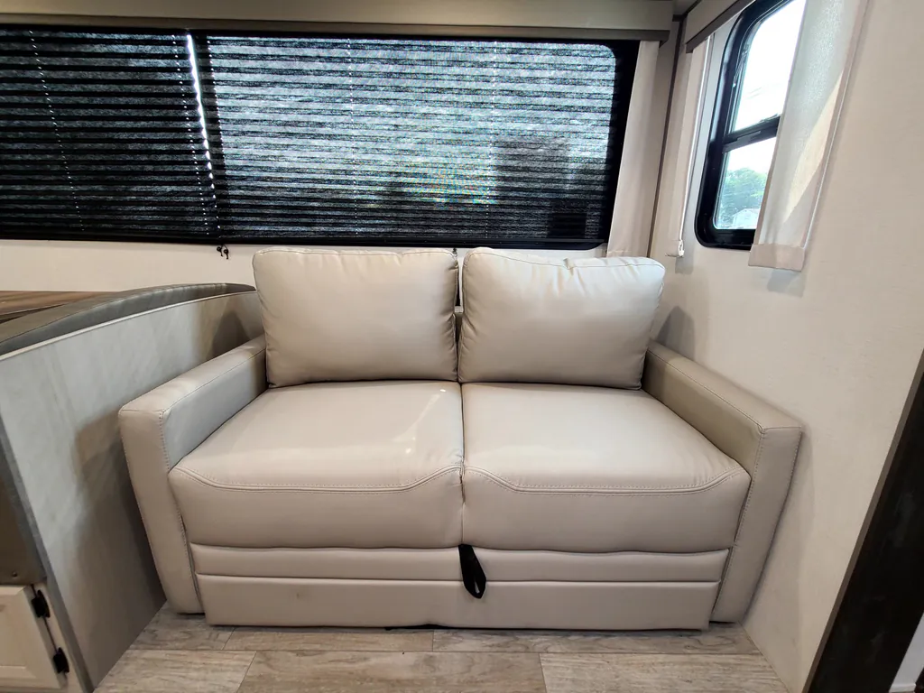2027 Coachmen Catalina Legacy Edition 333DBDSCK, Photos photo 31