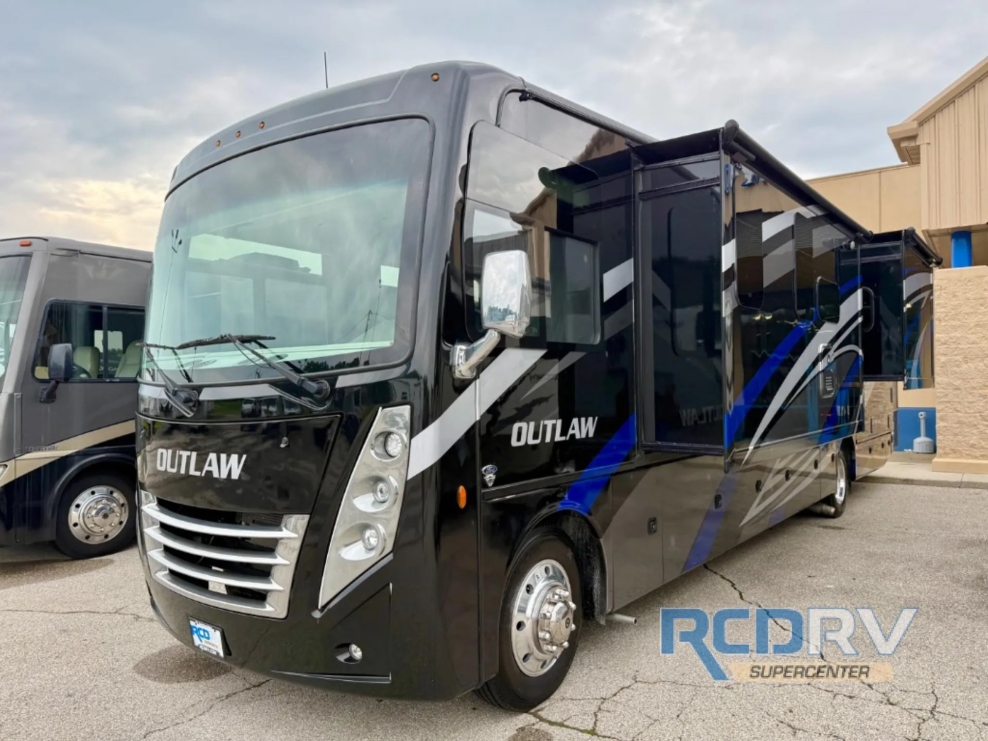 2022 Thor Motor Coach Outlaw 38KB - Photo 4