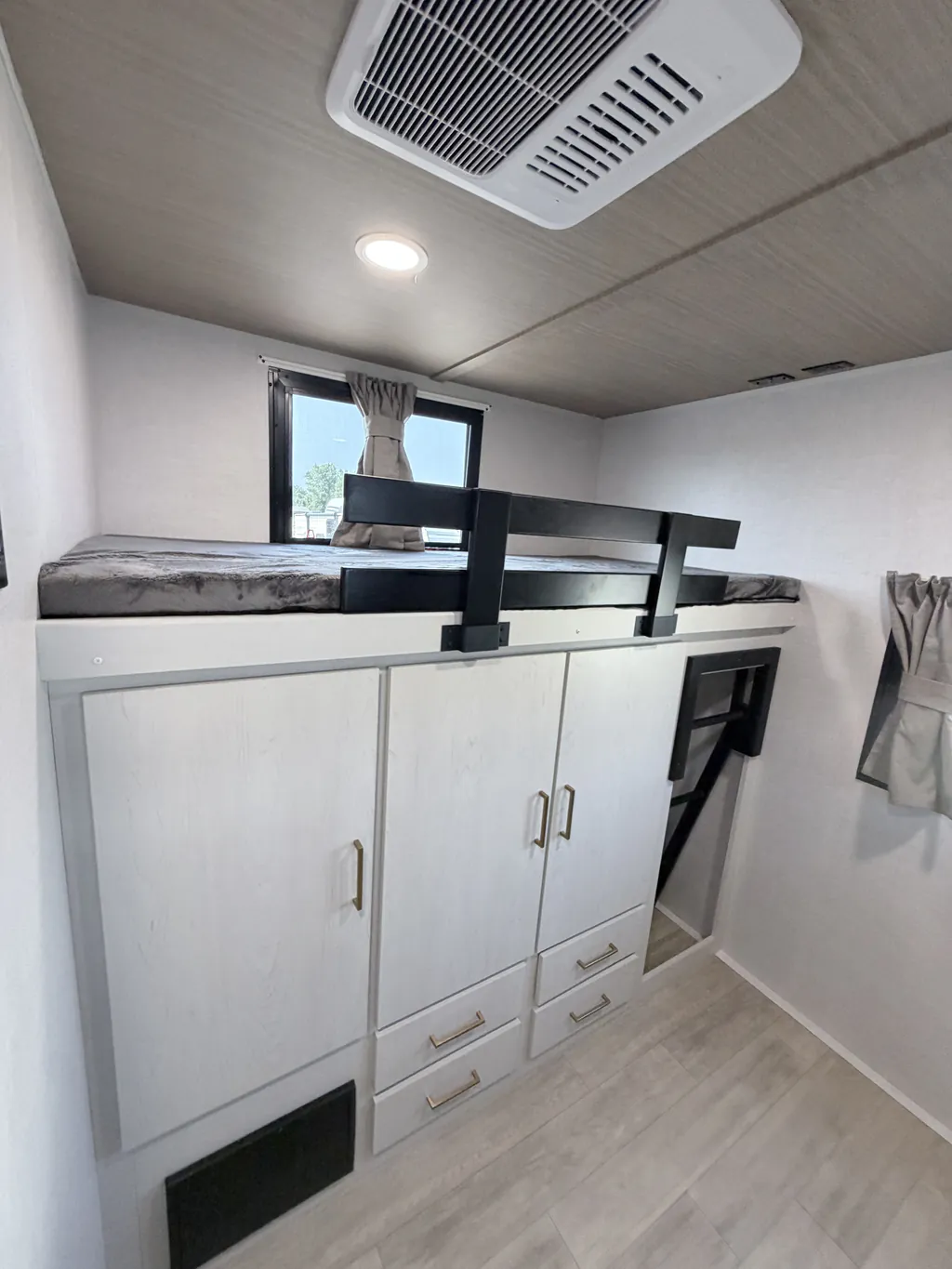 2027 Forest River Vibe 3400BH, Photos photo 21