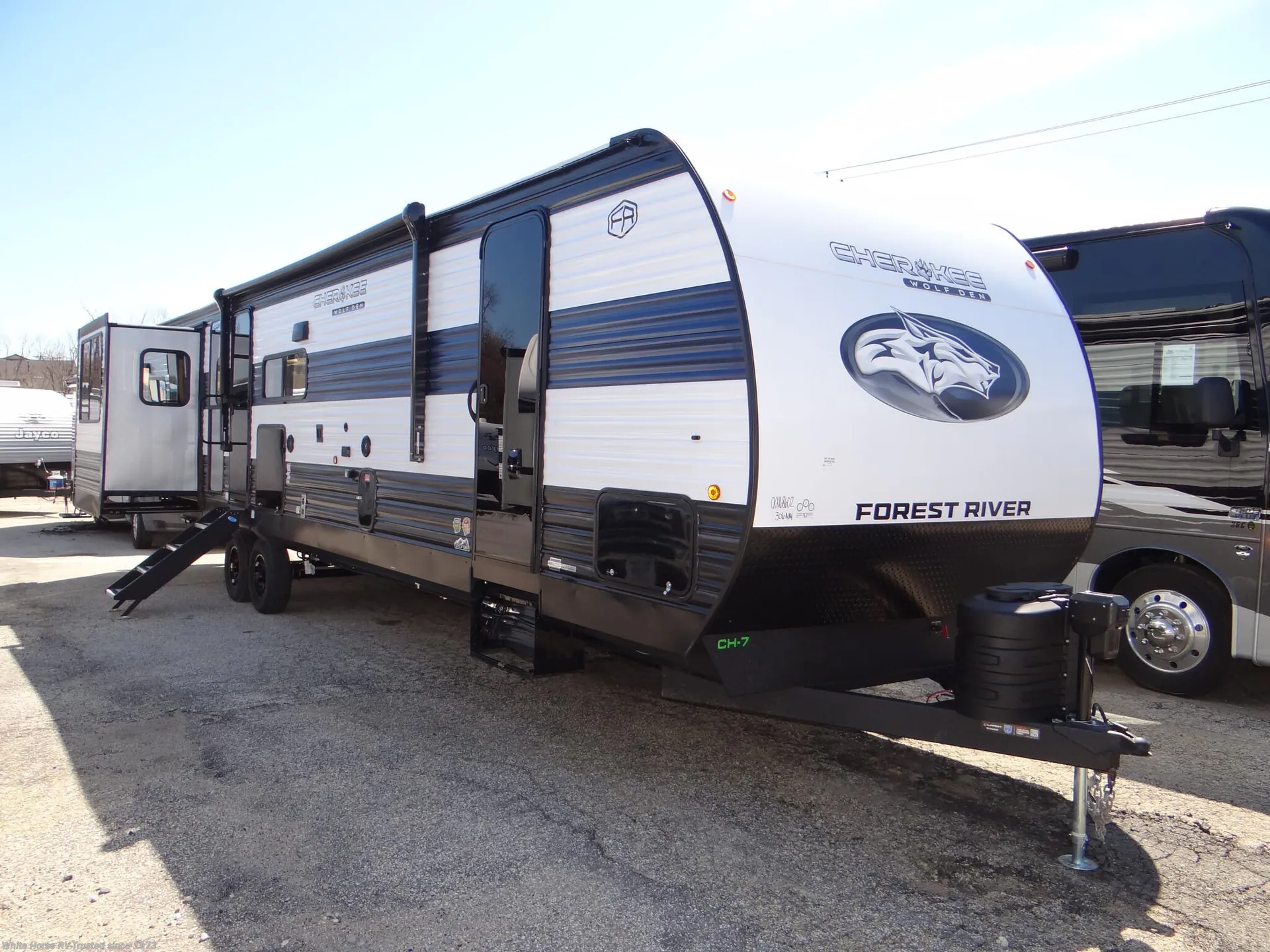 2026 Forest River Cherokee Wolf Den 306MM